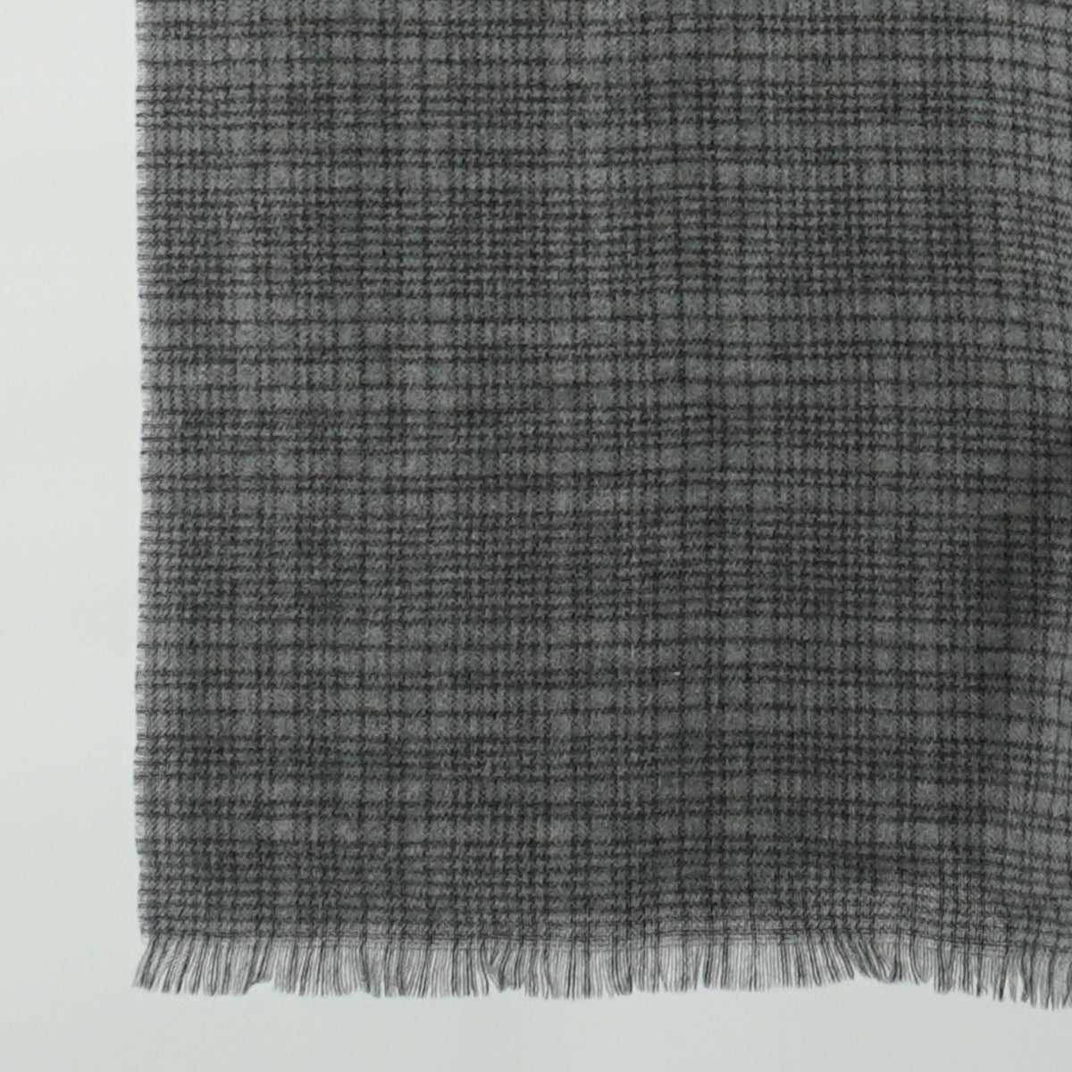 Fraas Pure Cashmere Scarf in Grey/Black Tartan