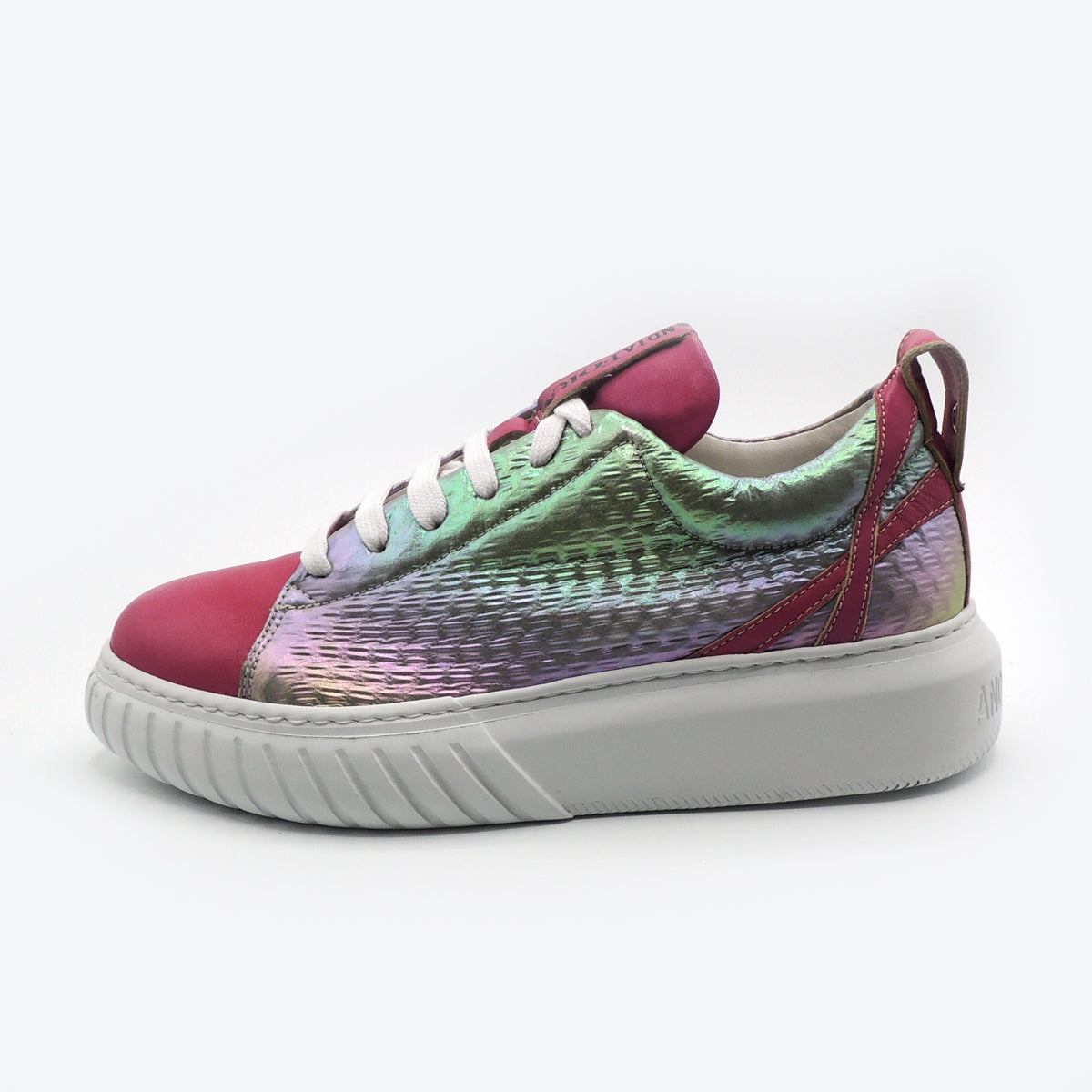 Andia Fora Elen B Trainer in Orchid